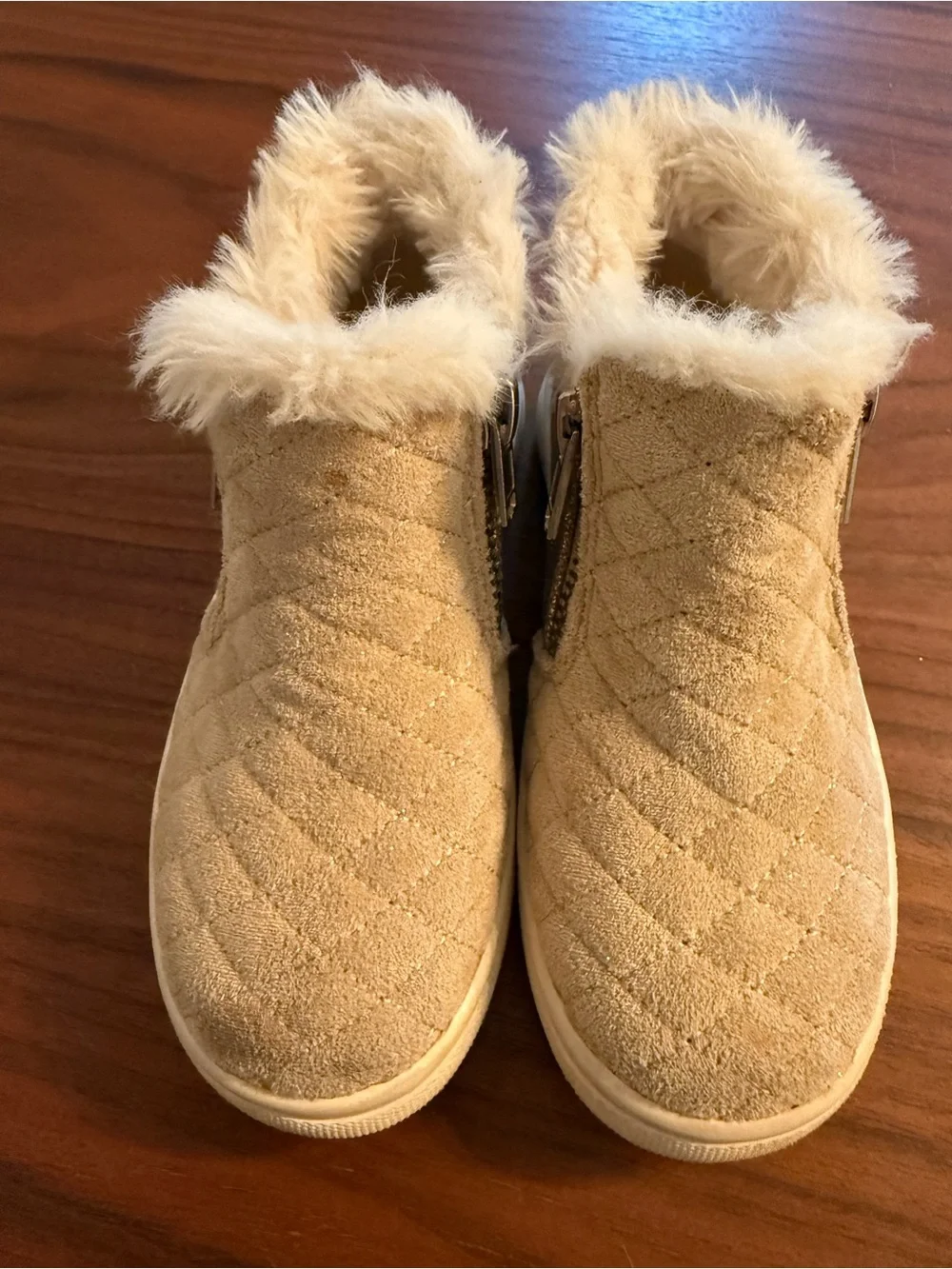Kelly & Katie Quinn Girls 9 Gold Glitter Faux Fur Sneaker Boots